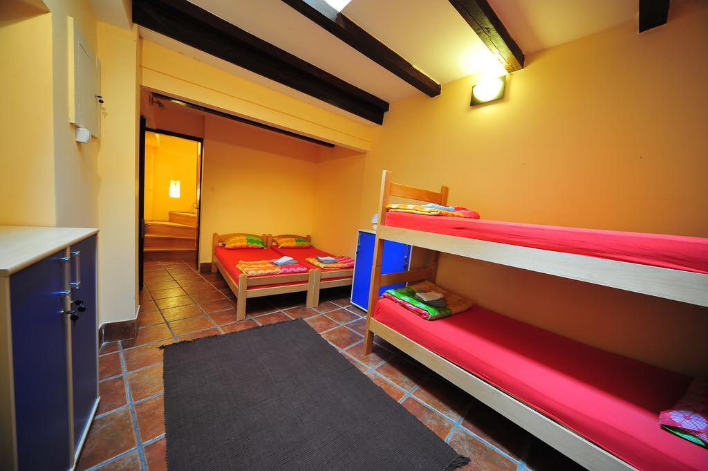 Hostel Bed N Beer Belgrad Oda fotoğraf