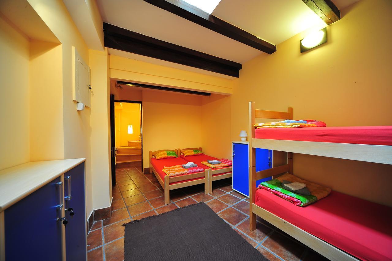Hostel Bed N Beer Belgrad Oda fotoğraf